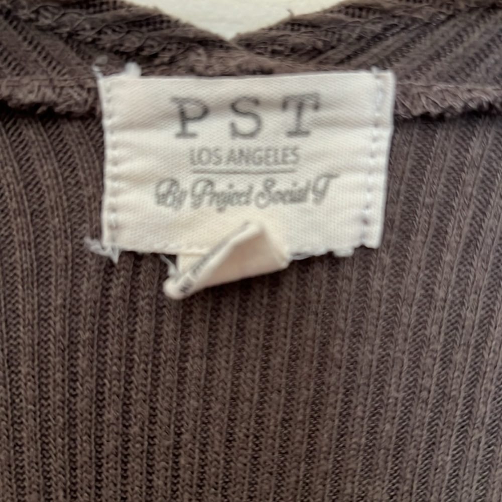 Brown V-Neck Ribbed Women's Top - Picture 2 of 2
